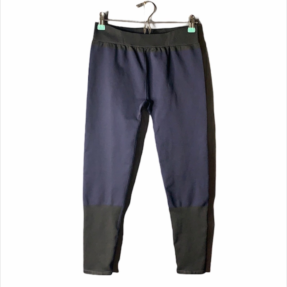 FABLETICS Mid-Rise Bi colorβ Capri legging Size L